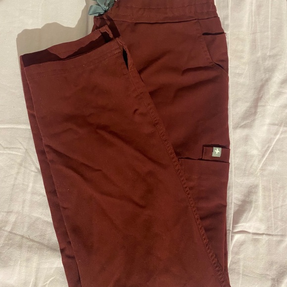 Figs burgundy scrub set - Picture 3 of 5